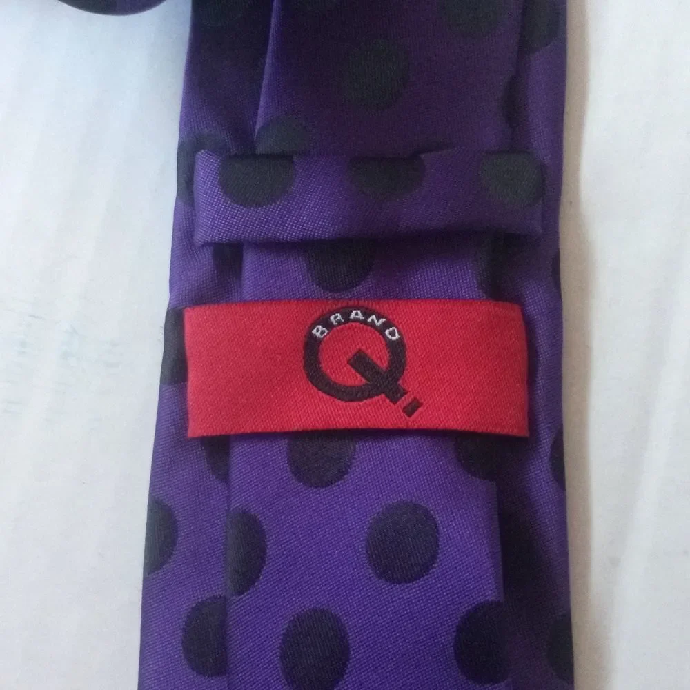 Brand Q tie ( bag Y )